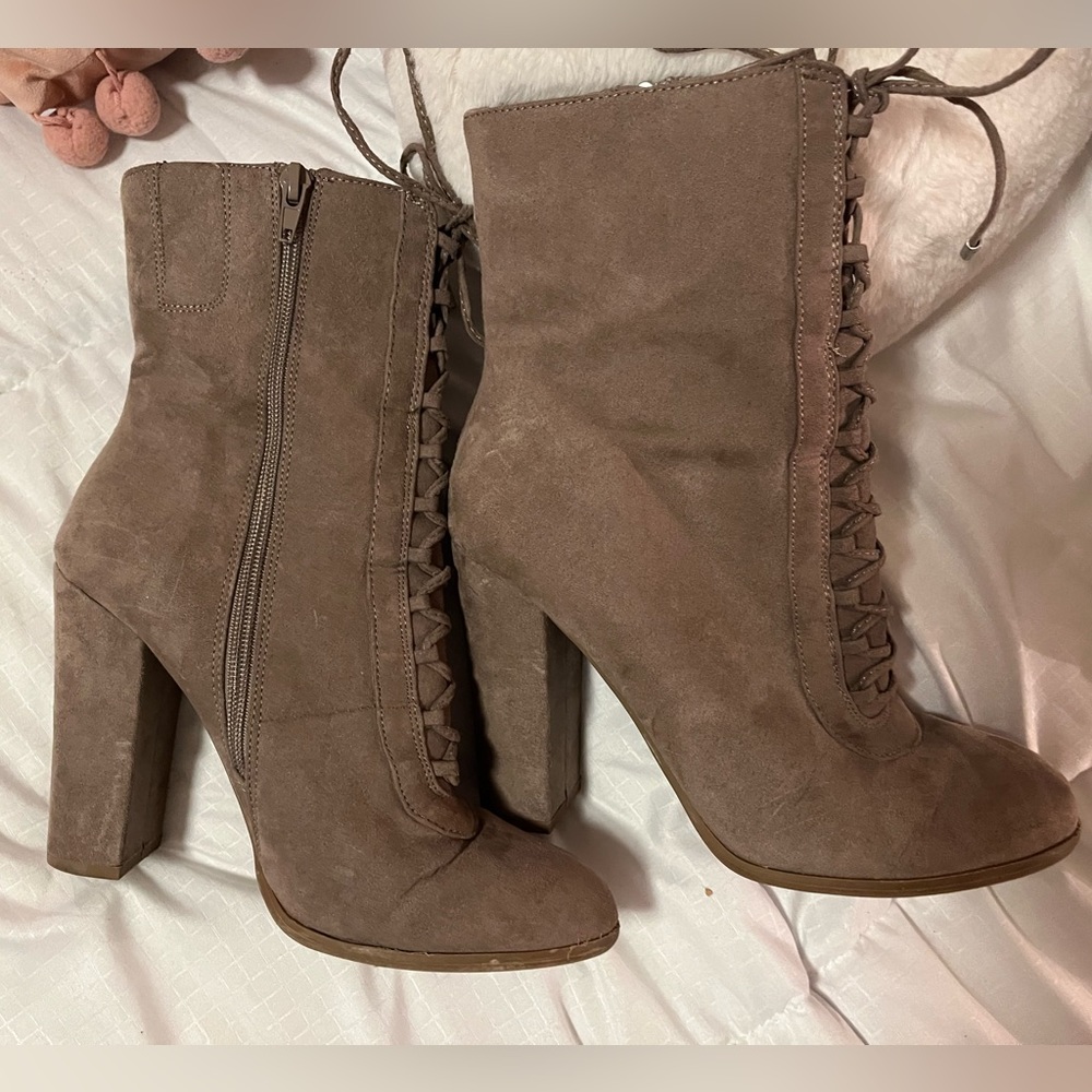 Light brown heel lace up booties!